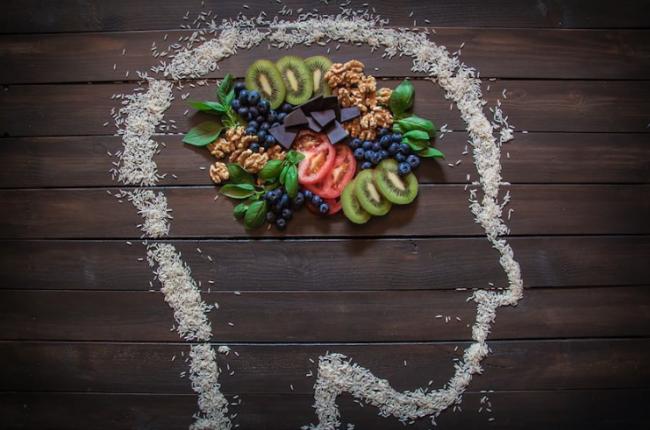 Ăn 6 loại thực phẩm n&agrave;y, n&atilde;o bộ kh&ocirc;ng lo n&atilde;o h&oacute;a, suy giảm nhận thức sớm - Ảnh 2.