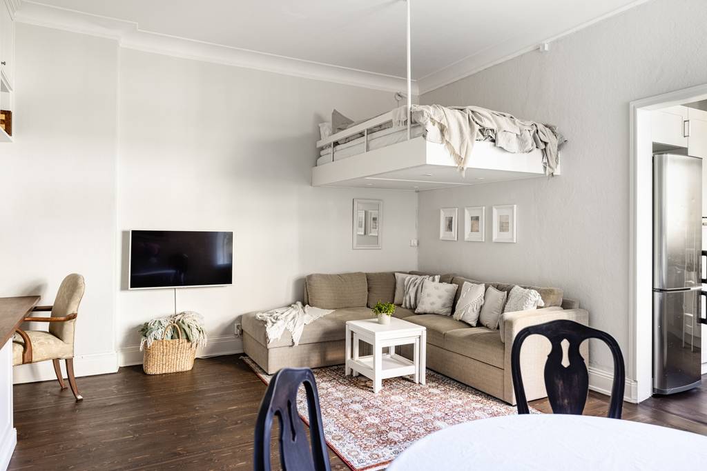 Chỉ rộng 38m², căn hộ nhỏ có không gian thoải mái và khả năng lưu trữ đầy ấn tượng - Ảnh 2.