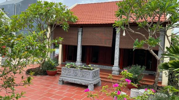 Khung cảnh ngôi nhà nhỏ ở quê thanh bình, rợp bóng cây của ca sĩ Hồ Quang 8 - Ảnh 11.