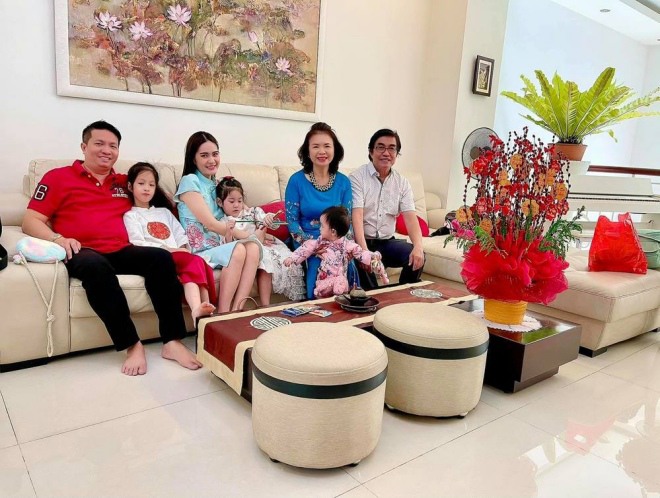 Sao Việt xây nhà báo hiếu: Phạm Hương, Đoàn Di Băng lấy chồng vẫn lo cho nhà ngoại đầy đủ