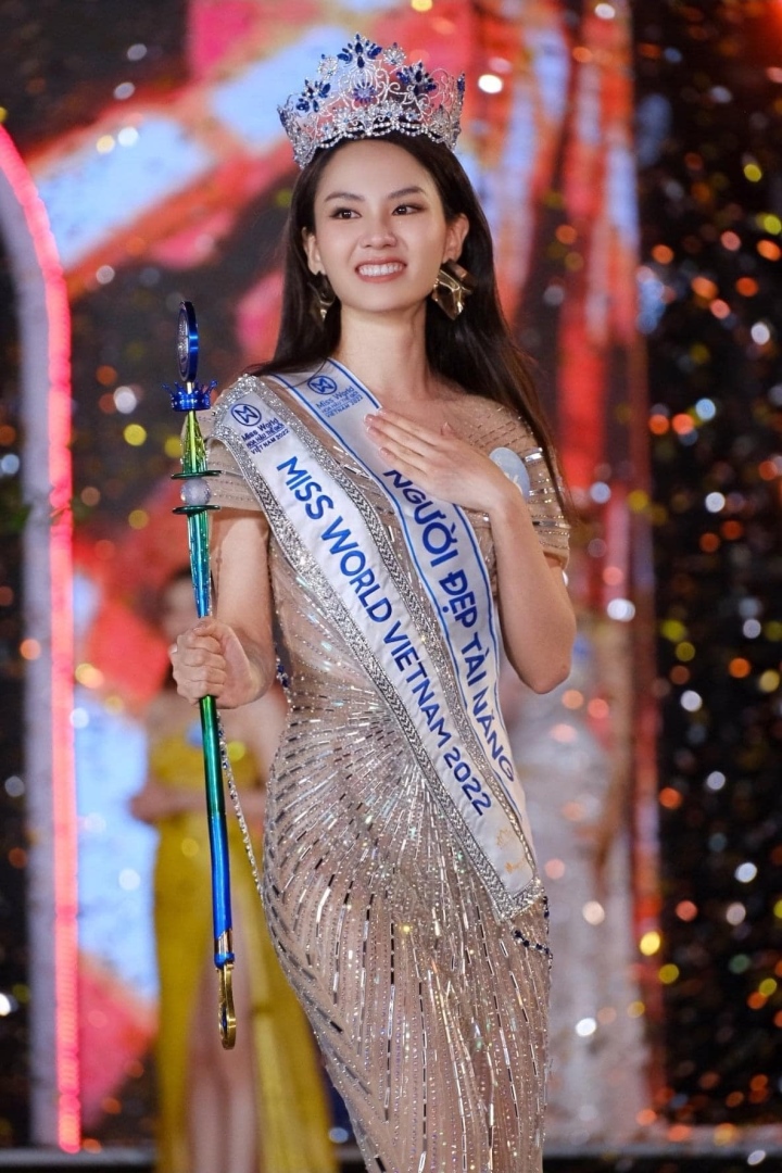 Khoảnh khắc Hoa hậu Mai Phương 'bị Đỗ Thị Hà đánh bại' 2 năm trước gây sốt - Ảnh 2.