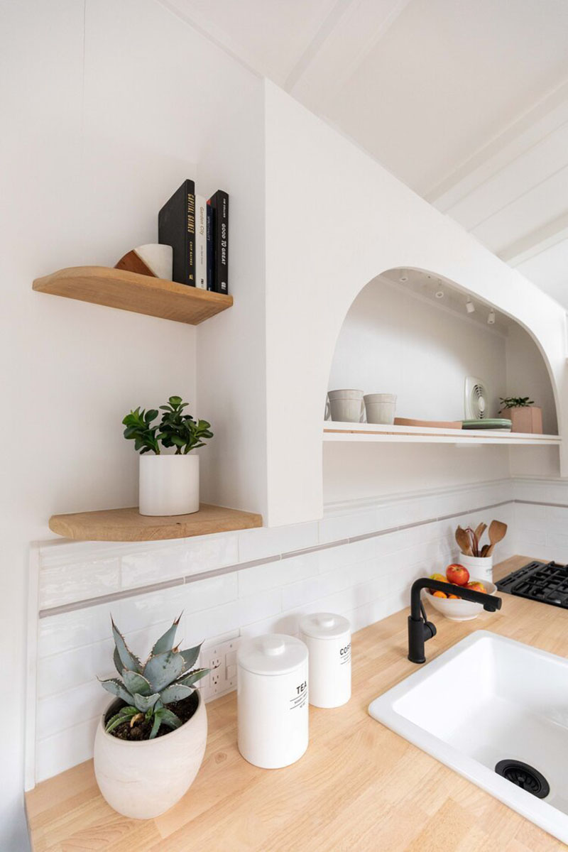 Căn nhà rộng chưa đến 20m² nhưng có thiết kế tiện nghi đến bất ngờ - Ảnh 8. Căn nhà rộng chưa đến 20m² nhưng có thiết kế tiện nghi đến bất ngờ - Ảnh 8.