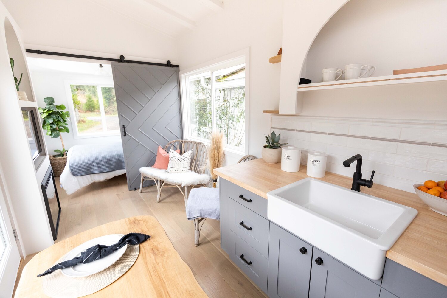 Căn nhà rộng chưa đến 20m² nhưng có thiết kế tiện nghi đến bất ngờ - Ảnh 5. Căn nhà rộng chưa đến 20m² nhưng có thiết kế tiện nghi đến bất ngờ - Ảnh 5.