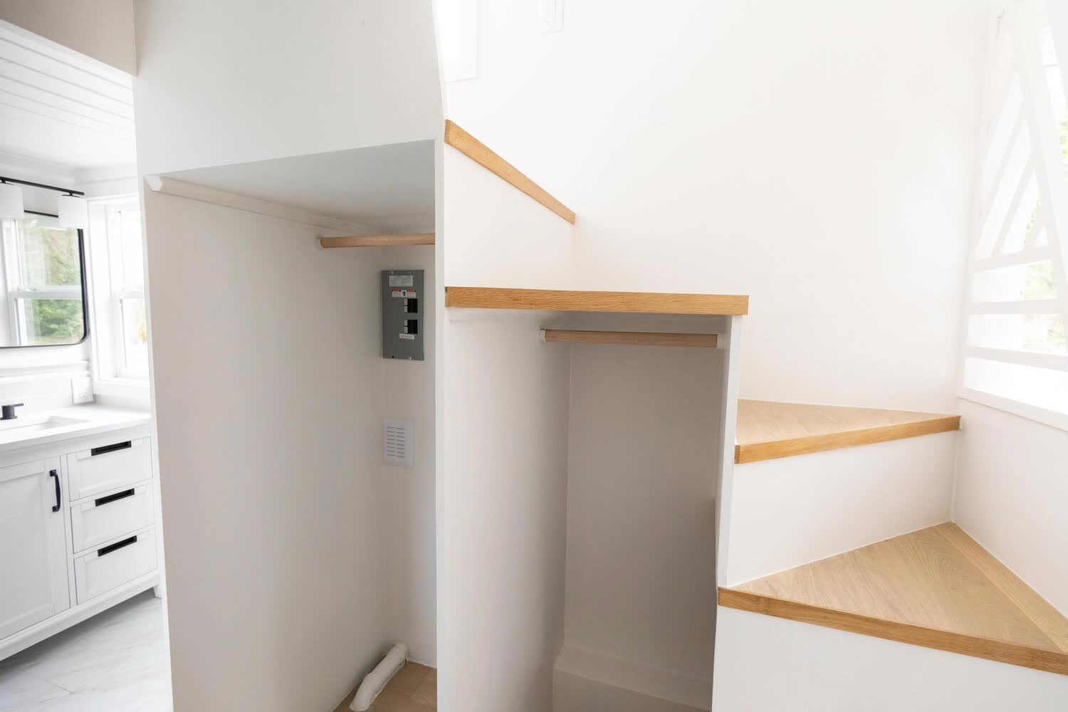 Căn nhà rộng chưa đến 20m² nhưng có thiết kế tiện nghi đến bất ngờ - Ảnh 22. Căn nhà rộng chưa đến 20m² nhưng có thiết kế tiện nghi đến bất ngờ - Ảnh 22.