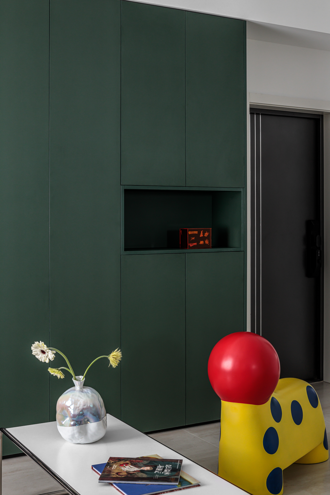 Nữ biên kịch cải tạo căn hộ 60m2 thành không gian sống tươi sáng - Ảnh 4. Nữ biên kịch cải tạo căn hộ 60m2 thành không gian sống tươi sáng - Ảnh 4.