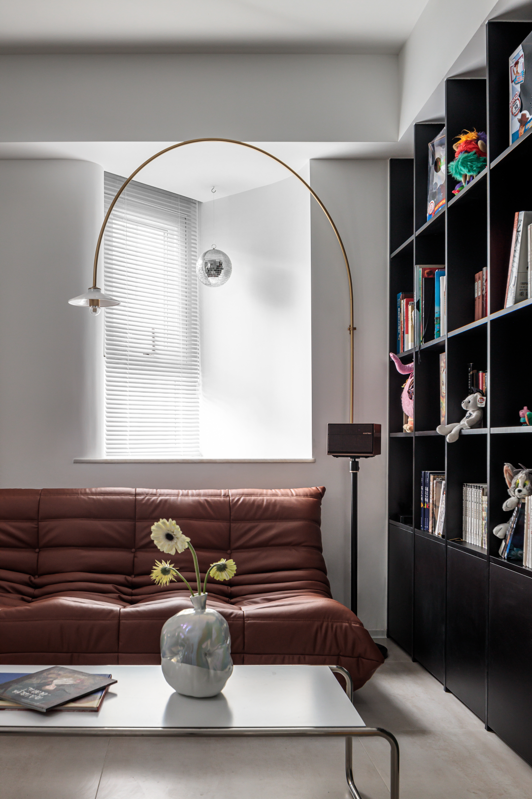 Nữ biên kịch cải tạo căn hộ 60m2 thành không gian sống tươi sáng - Ảnh 5. Nữ biên kịch cải tạo căn hộ 60m2 thành không gian sống tươi sáng - Ảnh 5.