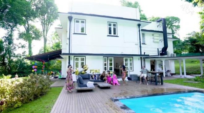 Thu Minh và chồng Tây sống trong nhà vườn rộng lớn tại Singapore, biệt thự mua khắp nơi - Ảnh 2.