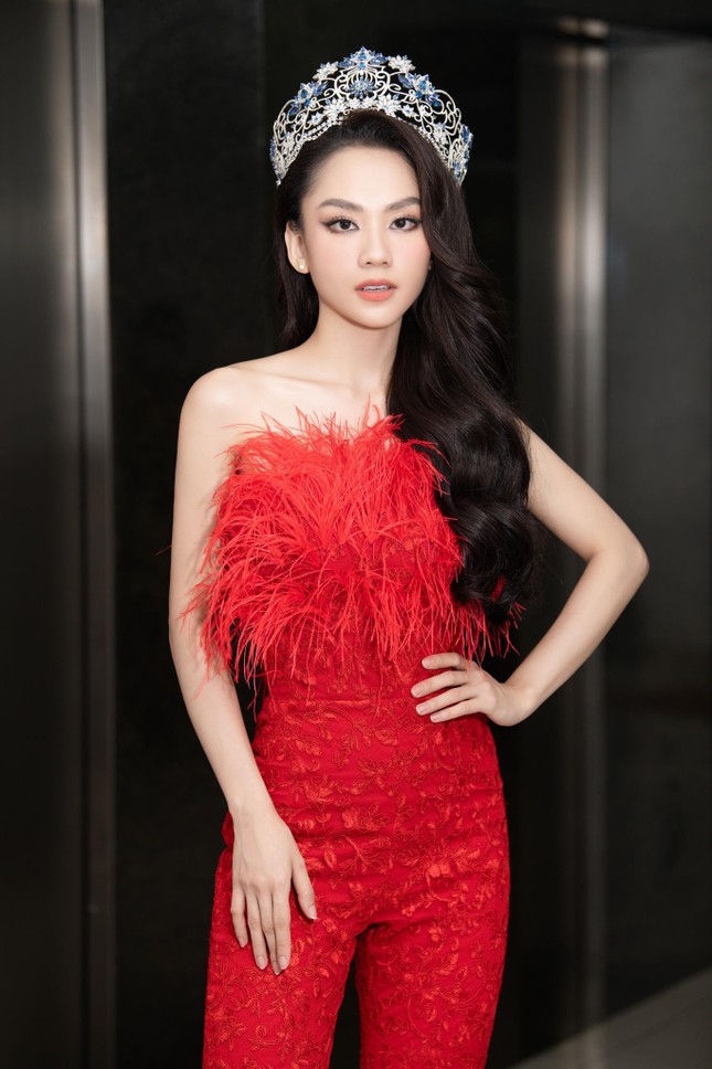 Tròn 1 tuần đăng quang, Hoa hậu Mai Phương khẳng định: 'Tôi xứng đáng với ngôi vị cao quý' - Ảnh 2.