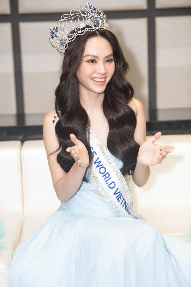 Tròn 1 tuần đăng quang, Hoa hậu Mai Phương khẳng định: 'Tôi xứng đáng với ngôi vị cao quý' - Ảnh 3.