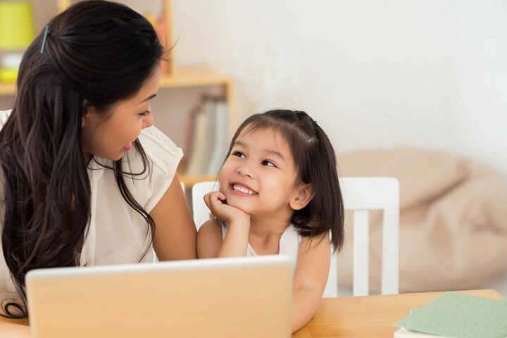 6 cách cha mẹ giao tiếp giúp trẻ hiểu chuyện và thông minh - Ảnh 2.