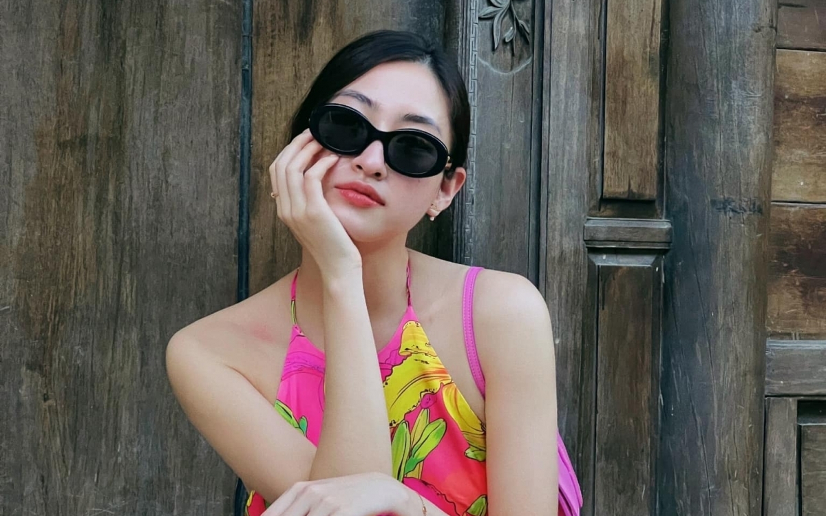 Hoa hậu Lương Thùy Linh lên đồ 'cực chất', khoe dáng chuẩn fashionista trên phố