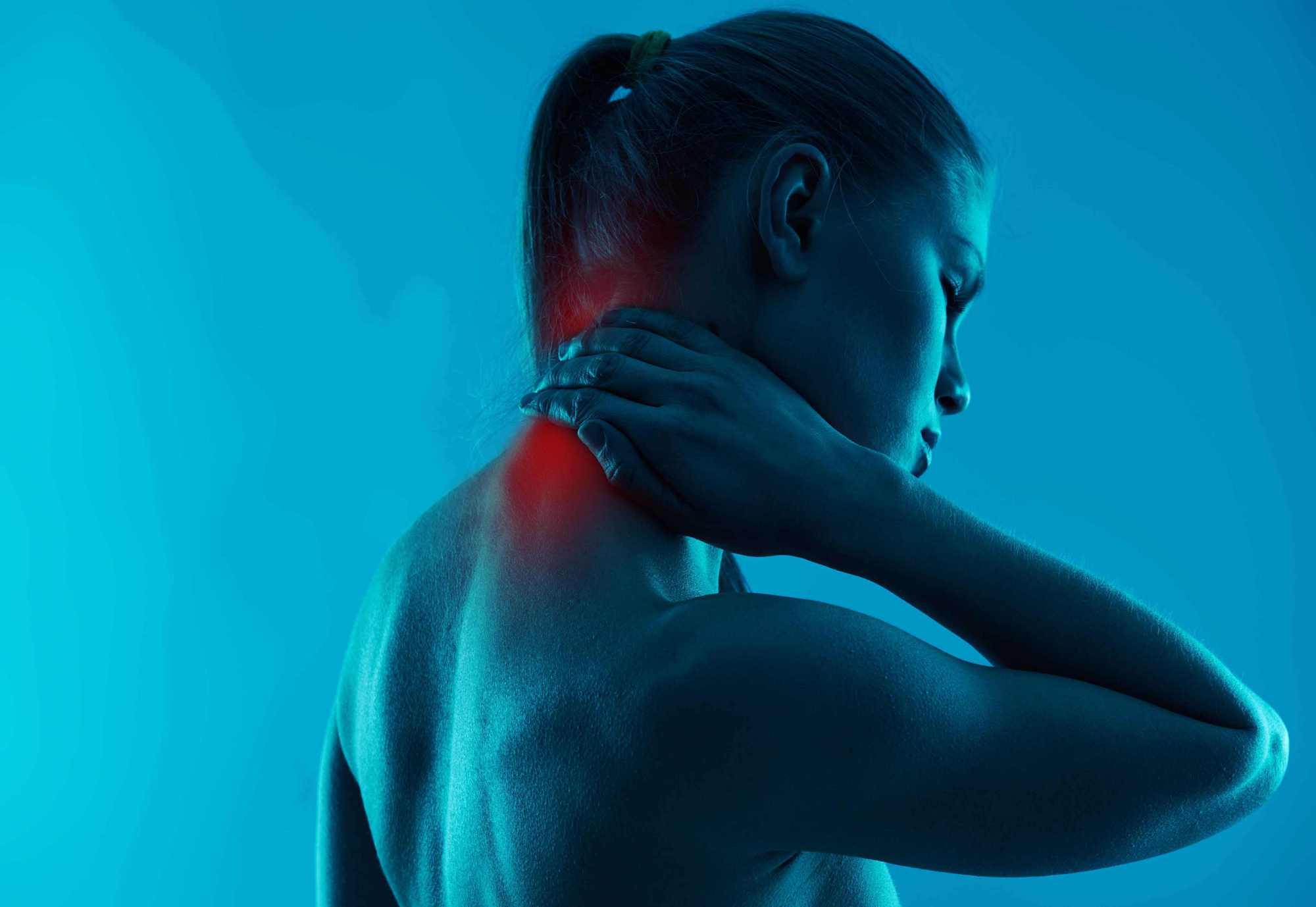 Ngoài cúi đầu xem điện thoại, thường xuyên làm 3 việc này cũng dễ bị thoái hóa đốt sống cổ - Ảnh 2. Ngoài cúi đầu xem điện thoại, thường xuyên làm 3 việc này cũng dễ bị thoái hóa đốt sống cổ - Ảnh 2.