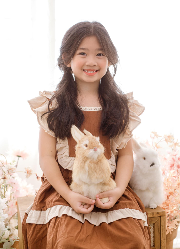 Ngoại hình phổng phao tuổi lên 9 của con gái cố diễn viên Mai Phương - Ảnh 2.