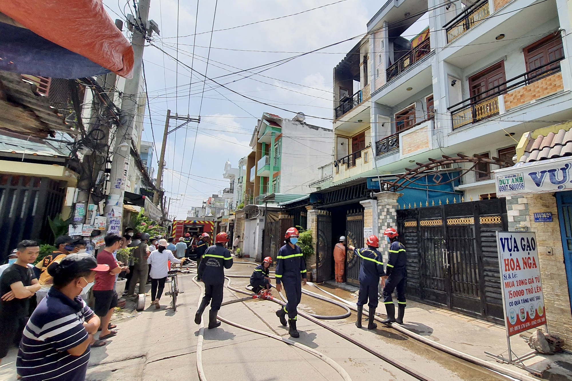 Cháy nhà là một trong những tai họa khủng khiếp nhất mà mọi người không muốn phải đối mặt. Tuy nhiên, trong giai đoạn khó khăn này, ôm heo sẽ giúp bạn giảm stress và tìm lại sự ổn định. Hãy xem hình ảnh này để có những phút giây thư giãn nhé!