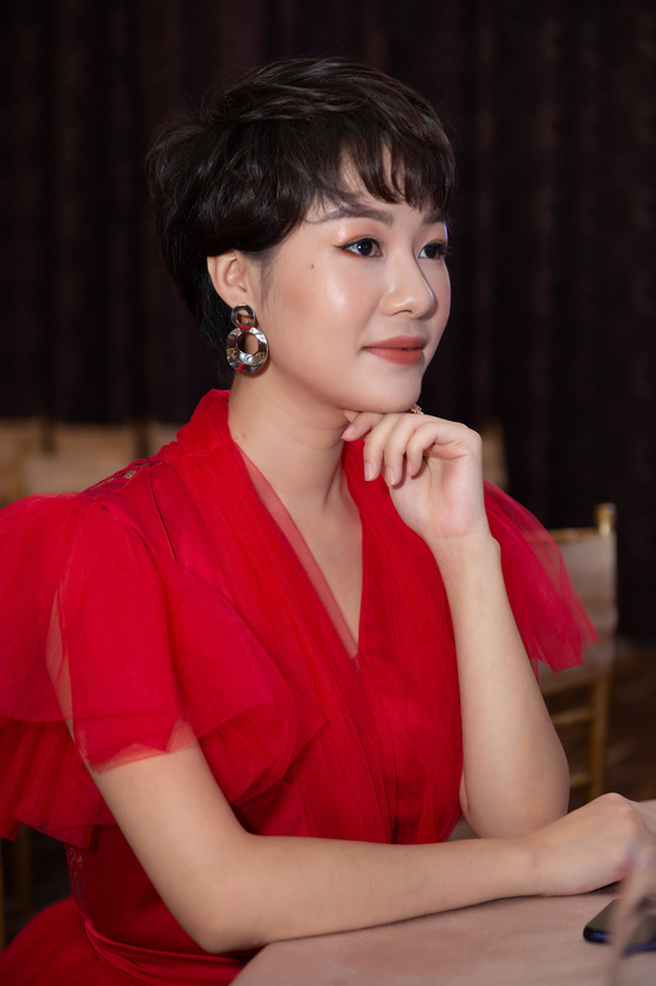 Sắc vóc đời thực của Hoàng Kim Ngọc - nữ diễn viên gây sốt với vai vợ bác sĩ Thành &quot;Về nhà đi con&quot; - Ảnh 6.