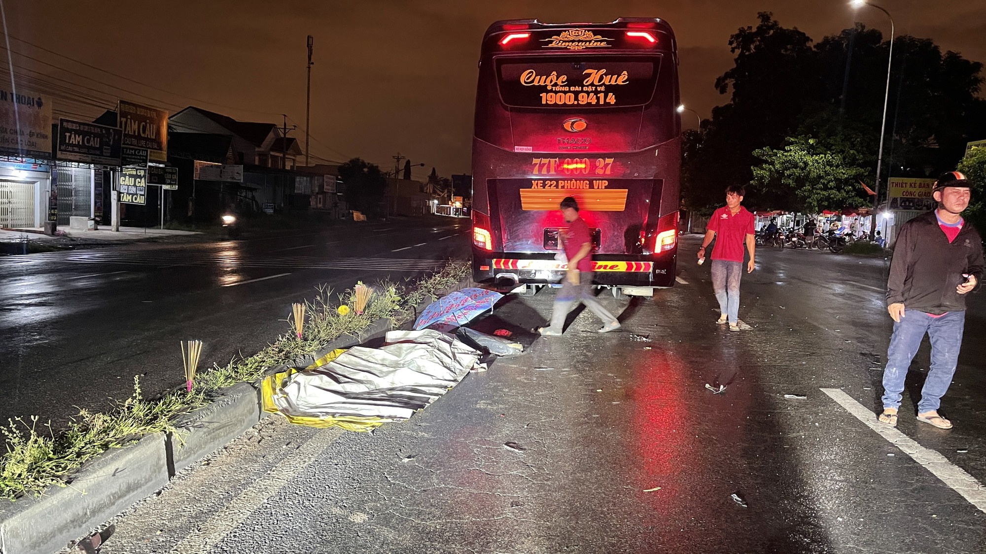 Nữ công nhân chết thảm trên đường từ nơi làm về nhà trọ lúc rạng sáng - Ảnh 1. Nữ công nhân chết thảm trên đường từ nơi làm về nhà trọ lúc rạng sáng - Ảnh 1.
