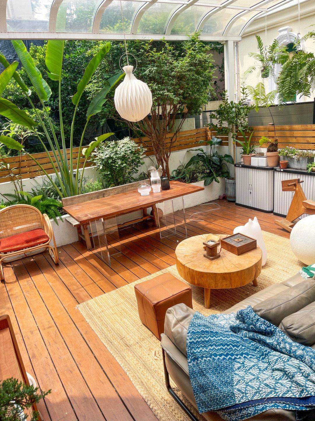 Khoảng sân rộng 170m2 biến thành khu vườn sinh thái tự nhiên, đầy sức sống - Ảnh 2.