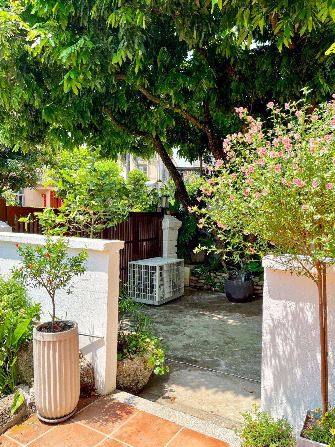 Khoảng sân rộng 170m2 biến thành khu vườn sinh thái tự nhiên, đầy sức sống - Ảnh 5.