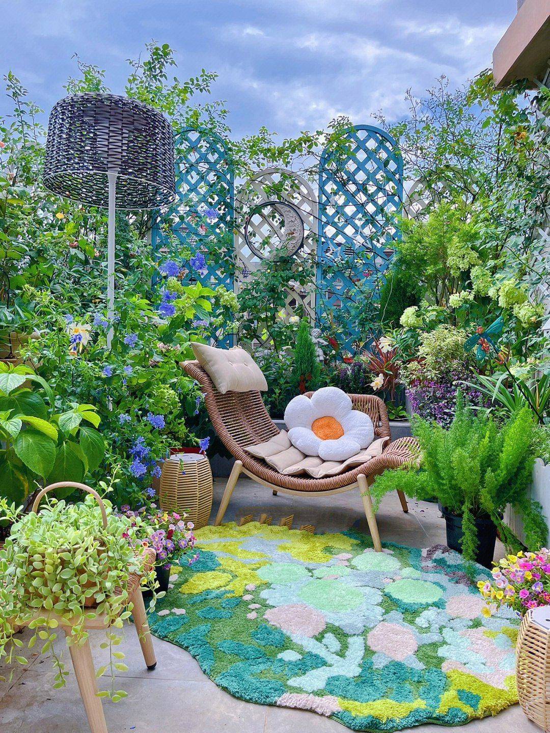Chỉ tốn 5 tháng, sân thượng 30m² biến thành khu vườn phủ kín hoa tươi vô cùng lãng mạn - Ảnh 3. Chỉ tốn 5 tháng, sân thượng 30m² biến thành khu vườn phủ kín hoa tươi vô cùng lãng mạn - Ảnh 3.