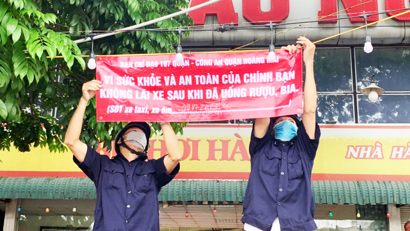 Tin sáng 28/8: Màn bốc thăm kịch tính giành suất học mầm non ở Hà Nội; lập tổ xe ôm miễn phí đưa người nhậu say về nhà - Ảnh 3.