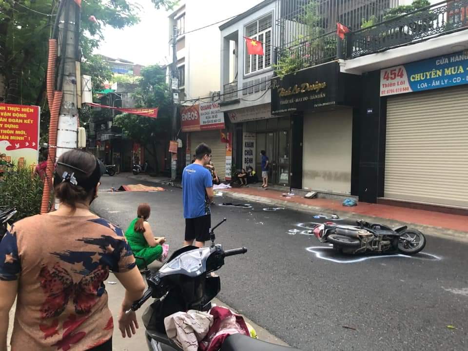 T&ocirc;ng xe m&aacute;y v&agrave;o gốc c&acirc;y, 2 thiếu ni&ecirc;n tử vong, 1 thiếu ni&ecirc;n bị thương - Ảnh 1.