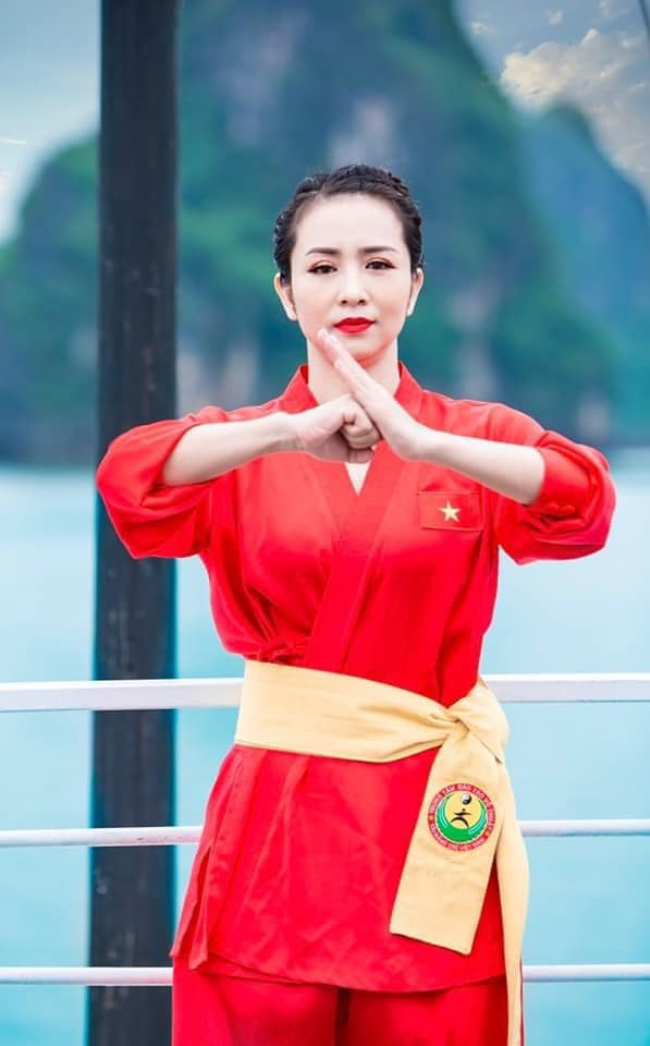 Tuổi 43, 'nữ hoàng wushu' Thuý Hiền hiếm hoi diện áo tắm - Ảnh 1.