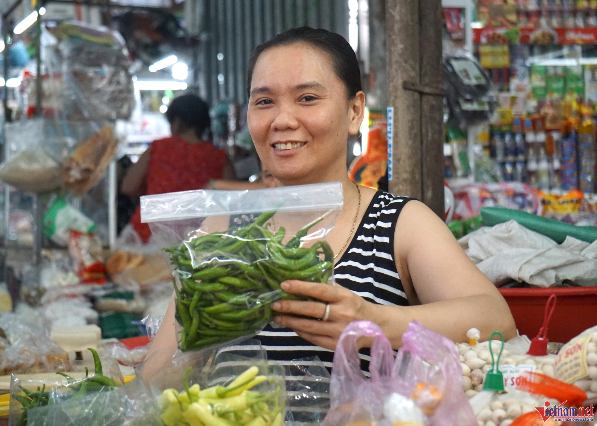 Đặc sản cay nồng 'đắt như tôm tươi’, bán hết veo chục ký mỗi ngày - Ảnh 3.