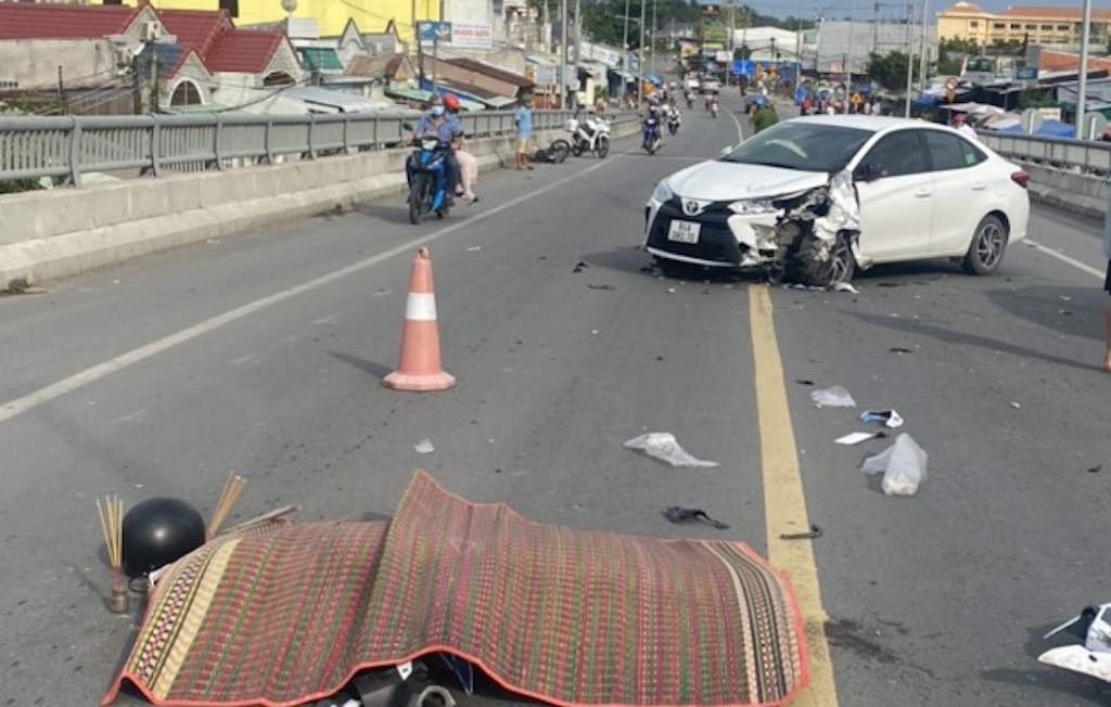 Nam thanh niên tử vong sau cú tông trực diện với ôtô 4 chỗ - Ảnh 1. Nam thanh niên tử vong sau cú tông trực diện với ôtô 4 chỗ - Ảnh 1.