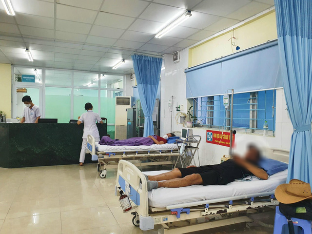 Nhiều du khách ở Hà Nội phải nhập viện do ngộ độc thực phẩm khi đang đi du lịch tại Đà Nẵng - Ảnh 2.
