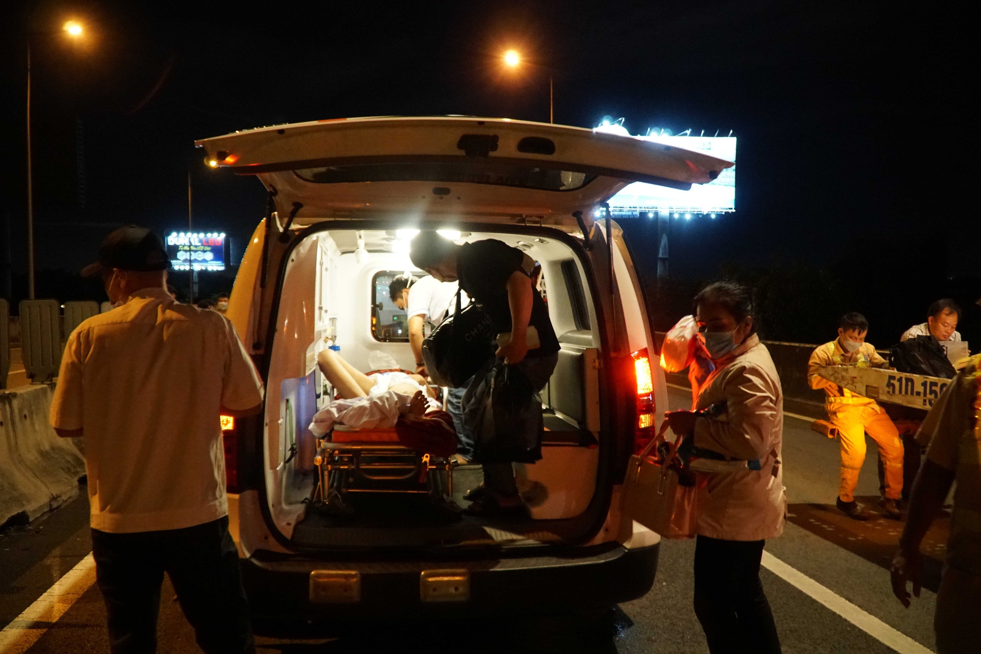 2 thai phụ phải cấp cứu sau vụ tai nạn liên hoàn ở cao tốc Long Thành - Ảnh 3.