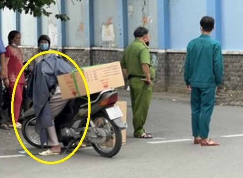 Đang đi giao hàng thì gục giữa đường tử vong - Ảnh 1. Đang đi giao hàng thì gục giữa đường tử vong - Ảnh 1.