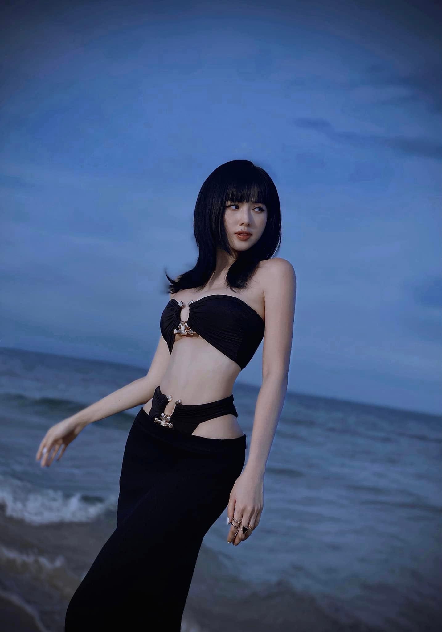 Lưu Đê Ly thả dáng 'bốc lửa', Tâm Tít hở bạo với kiểu váy bikini - Ảnh 11.