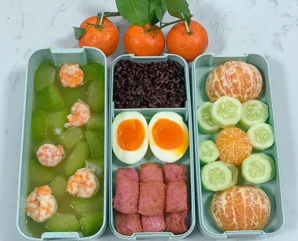 9x đi làm vì đam mê nấu lunchbox, đồ ăn healthy lành mạnh, chị em văn phòng hết lời khen ngợi - Ảnh 1.