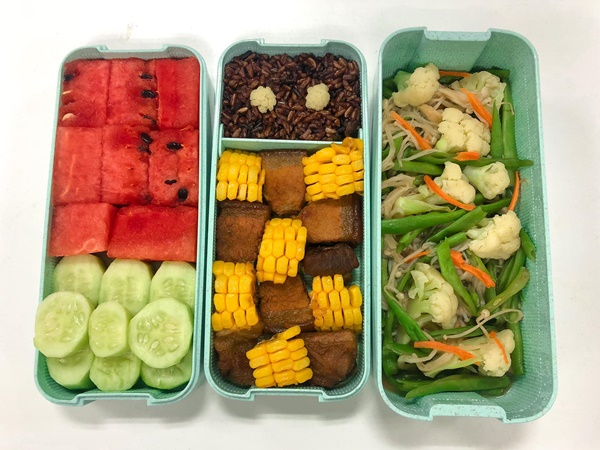 9x đi làm vì đam mê nấu lunchbox, đồ ăn healthy lành mạnh, chị em văn phòng hết lời khen ngợi - Ảnh 3.