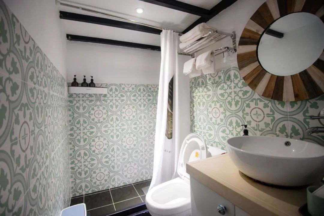 Phòng ngủ 26m2 cũ kỹ, tẻ nhạt biến thành không gian sống đáng yêu theo phong cách Maroc của cô gái trẻ - Ảnh 10. Phòng ngủ 26m2 cũ kỹ, tẻ nhạt biến thành không gian sống đáng yêu theo phong cách Maroc của cô gái trẻ - Ảnh 10.