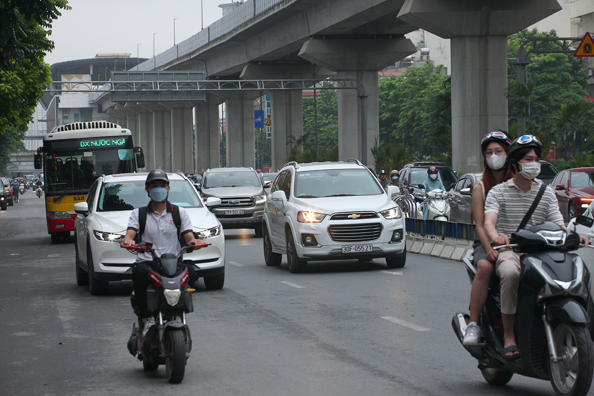 Đường Nguyễn Trãi ra sao trong ngày đầu phân làn tách riêng ô tô, xe máy - Ảnh 9.