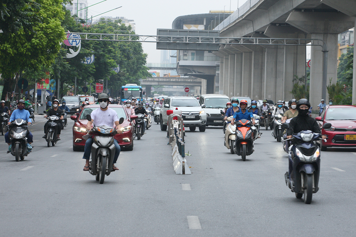 Đường Nguyễn Trãi ra sao trong ngày đầu phân làn tách riêng ô tô, xe máy - Ảnh 12.