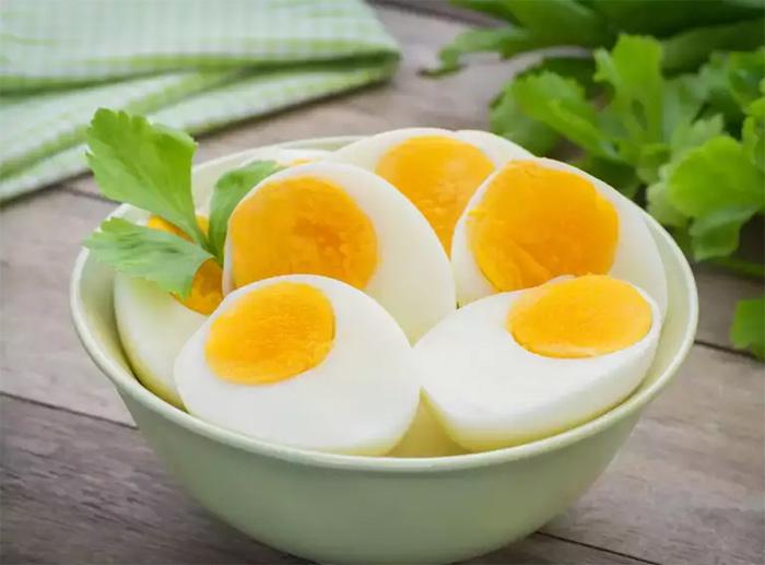 Lý do bạn không nên ăn quá 2 quả trứng trong một ngày - Ảnh 2.