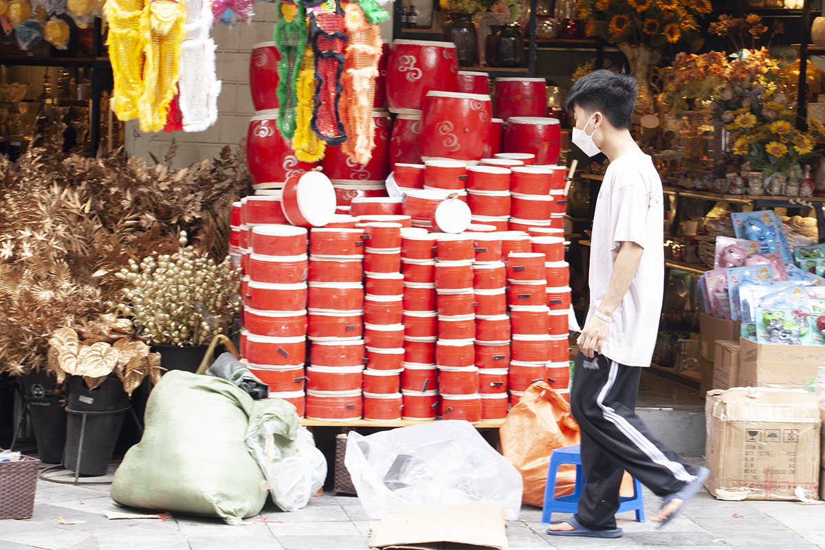 Đồ chơi trung thu tràn ngập phố Hàng Mã ngay trong tháng cô hồn - Ảnh 3.