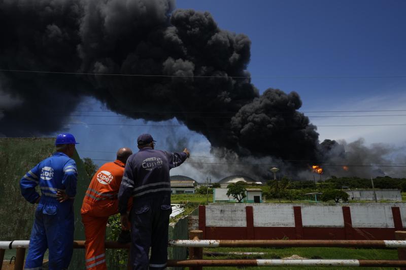 Hỏa hoạn Cuba: Bộ trưởng Năng lượng bị thương, hàng chục lính cứu hỏa mất tích - Ảnh 1.