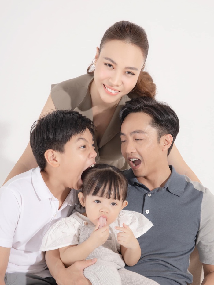 Cường Đô La tung loạt ảnh gia đình, con trai Subeo chiếm spotlight với ngoại hình giống bố y đúc - Ảnh 3.