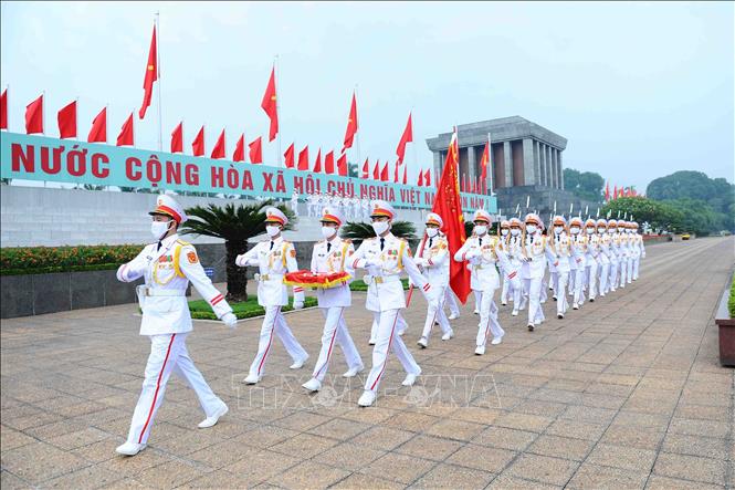 Lễ thượng cờ mừng Quốc khánh ở Lăng Chủ tịch Hồ Chí Minh - Ảnh 2.