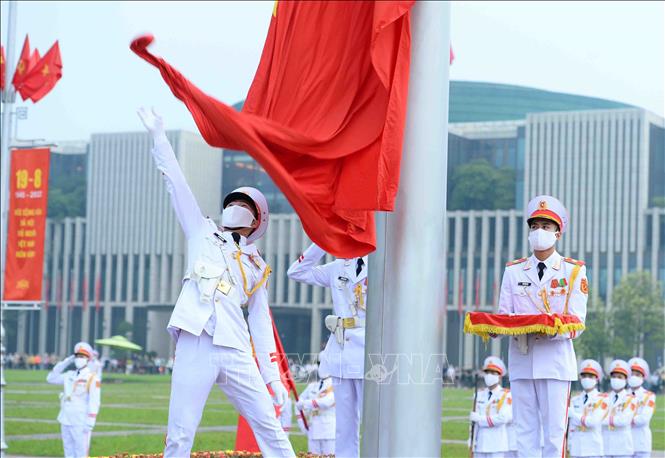 Lễ thượng cờ mừng Quốc khánh ở Lăng Chủ tịch Hồ Chí Minh - Ảnh 6.