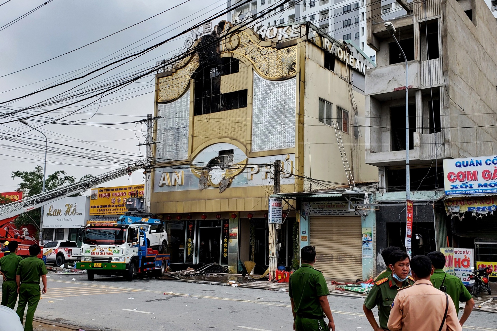Vụ cháy quán karaoke 32 người chết: Phòng hát không chốt cửa - Ảnh 4.