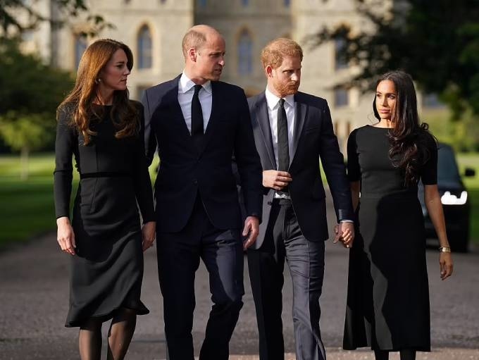 William, Harry có thể đi cạnh nhau sau linh cữu Nữ hoàng Anh - Ảnh 2.