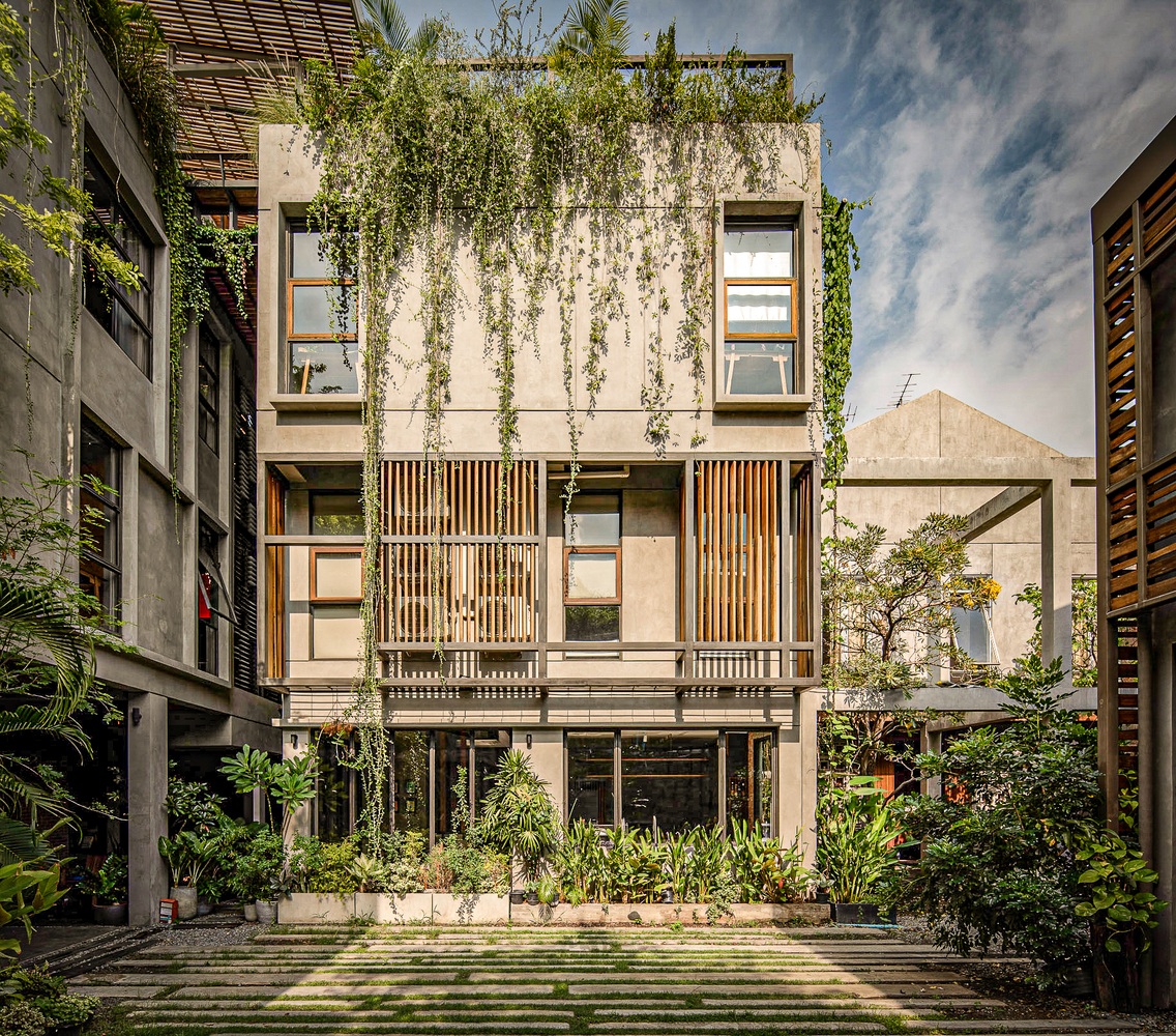 Dãy shophouse cũ kỹ hóa thành không gian sống bắt mắt - Ảnh 2. Dãy shophouse cũ kỹ hóa thành không gian sống bắt mắt - Ảnh 2.
