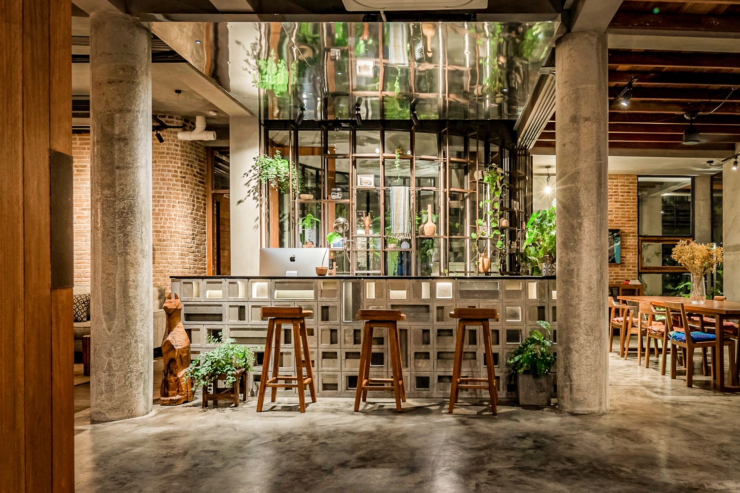 Dãy shophouse cũ kỹ hóa thành không gian sống bắt mắt - Ảnh 5. Dãy shophouse cũ kỹ hóa thành không gian sống bắt mắt - Ảnh 5.