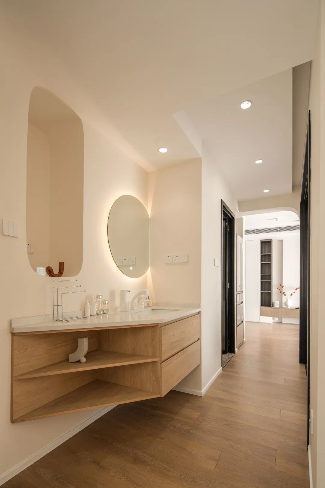 Căn hộ nhẹ nhàng, cổ điển của cô gái độc thân với diện tích 60m² - Ảnh 24.
