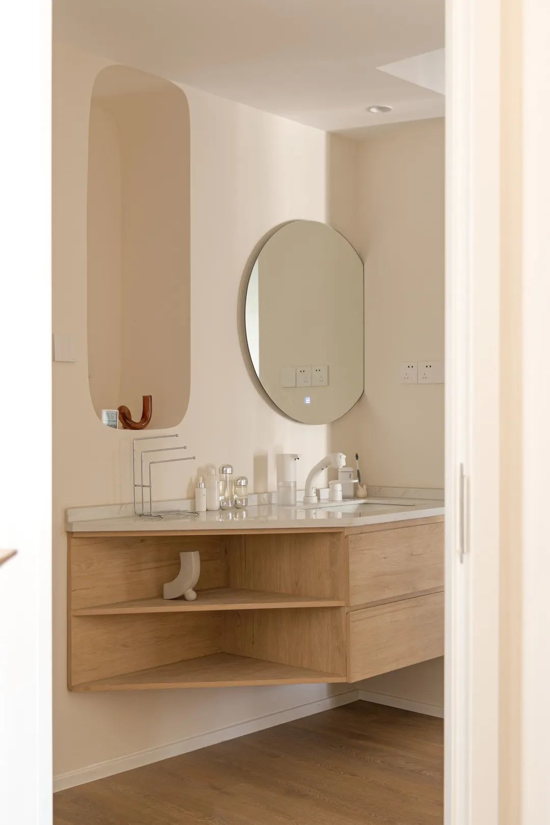 Căn hộ nhẹ nhàng, cổ điển của cô gái độc thân với diện tích 60m² - Ảnh 25.