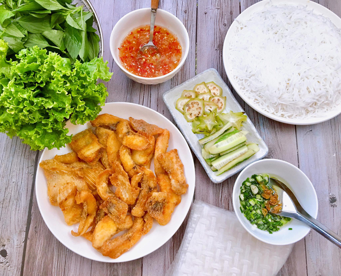Món ăn mới lạ - cá diêu hồng chiên giòn cực kì ngon không ngán còn rất thanh mát cuốn bánh tráng - Ảnh 3. Món ăn mới lạ - cá diêu hồng chiên giòn cực kì ngon không ngán còn rất thanh mát cuốn bánh tráng - Ảnh 3.